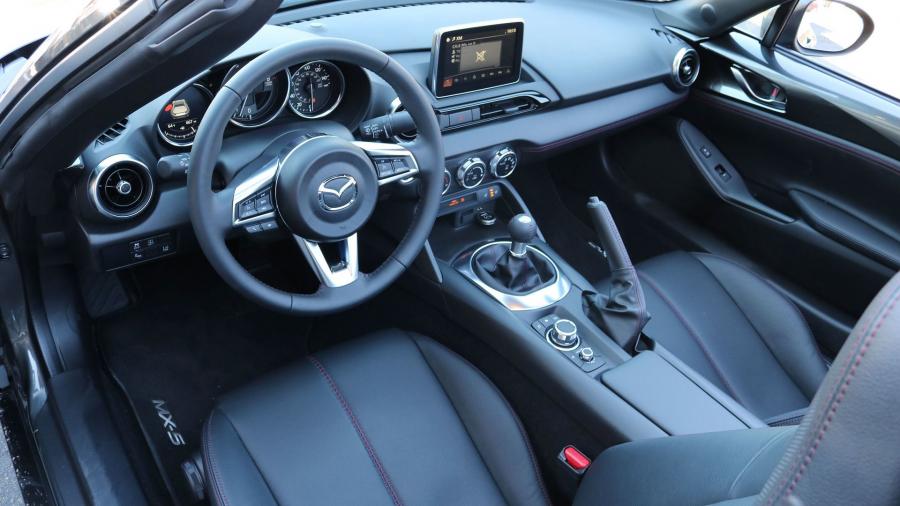 Торпедо Mazda MX-5 Miata RF (ND) 2016 года  (NA) (фото 13 из 60)